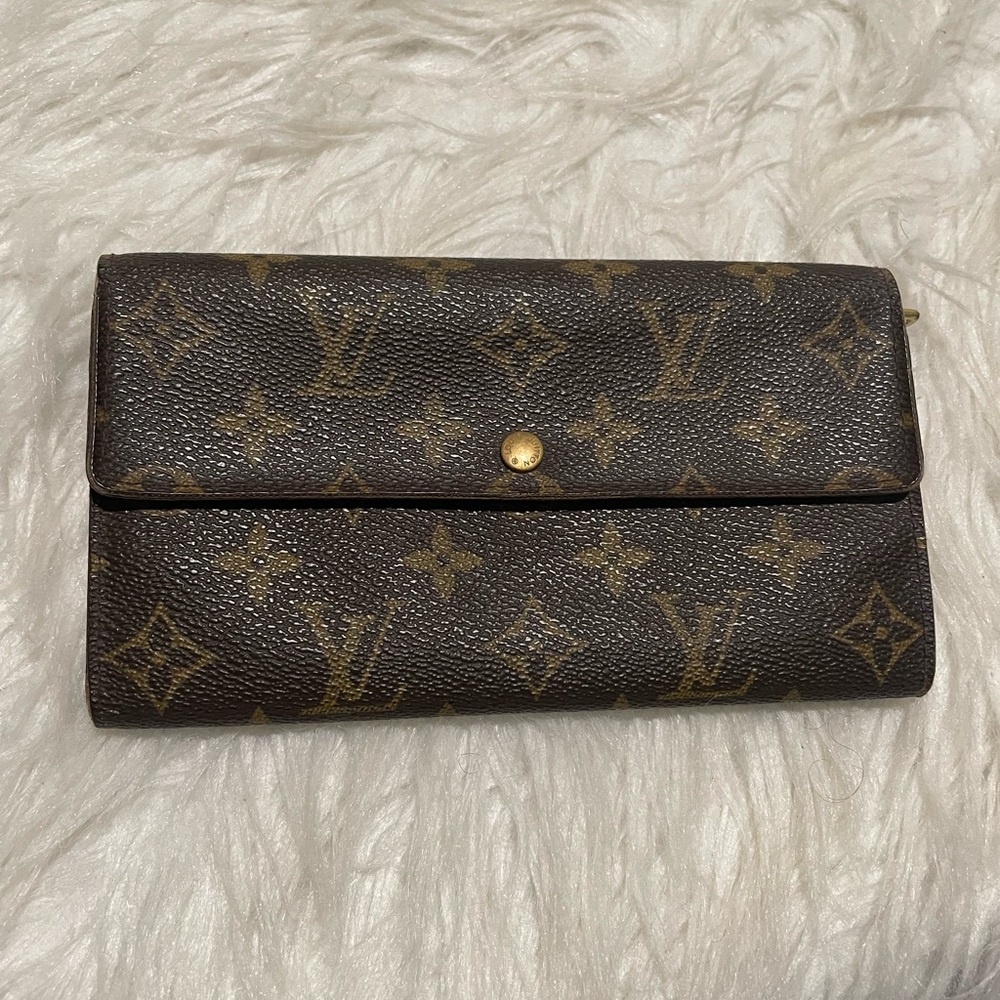 Authentic Louis Vuitton Sarah wallet